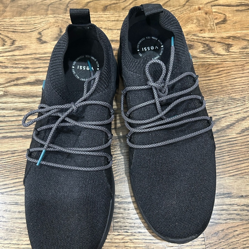 Men’s Vessi Cityscape Classic Black Knit Lace-Up Shoes, Size 11